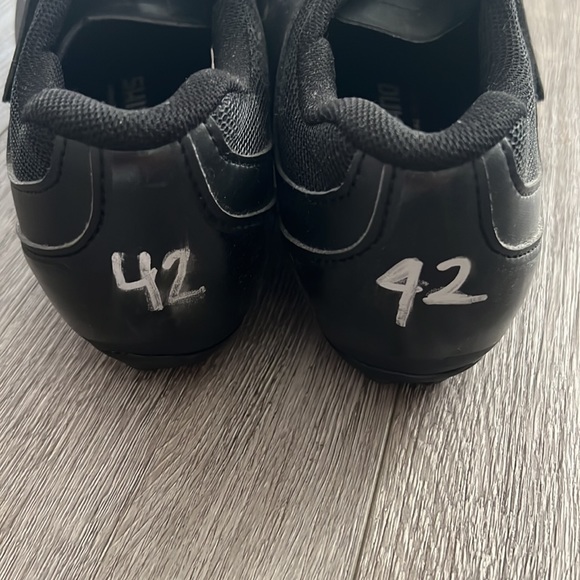 Shimano cycling shoes w/ look delta clips included - Picture 4 of 7